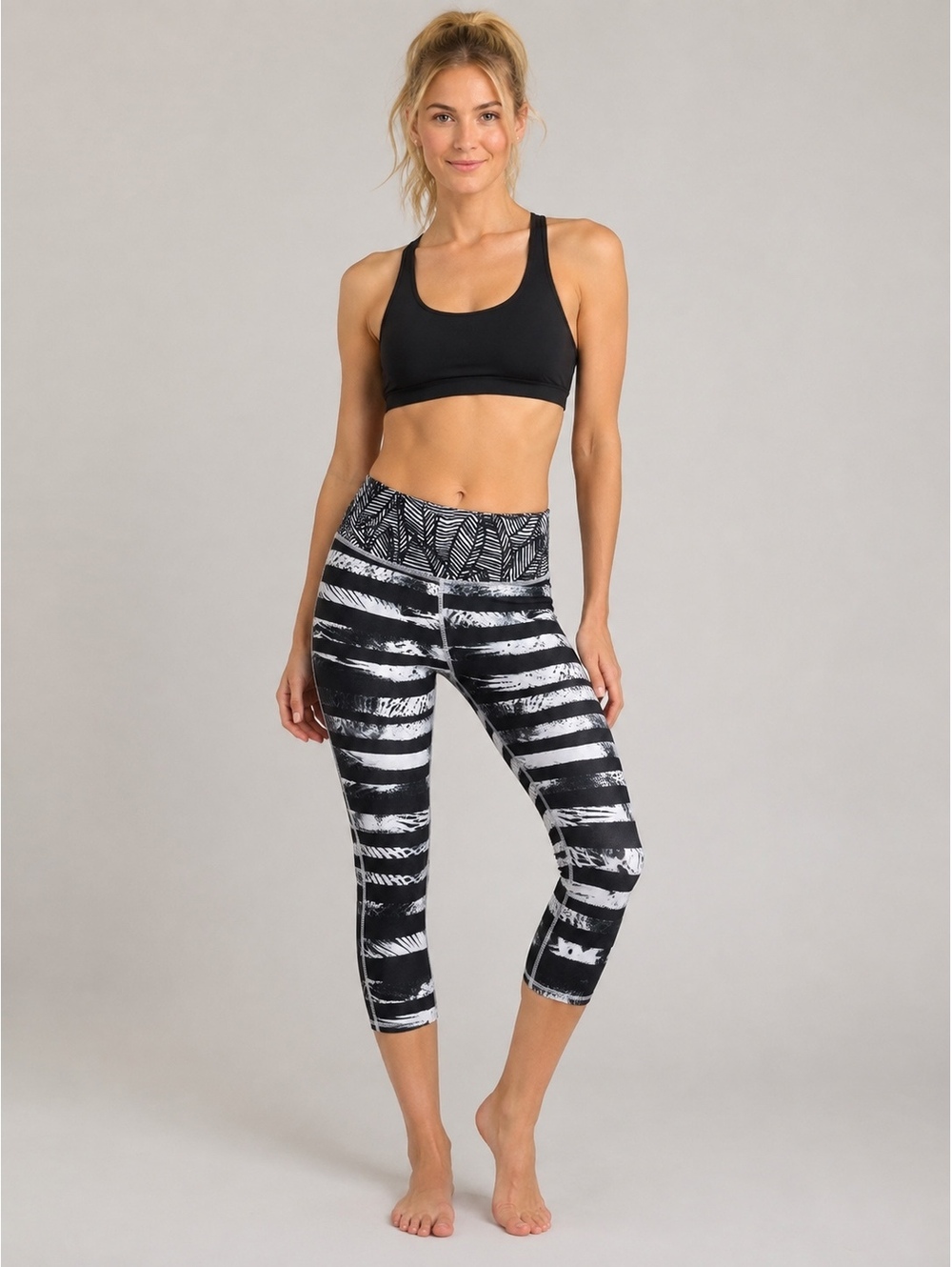 Lululemon Wunder Under Crop Leggings Size 6 Black White Striped Print
